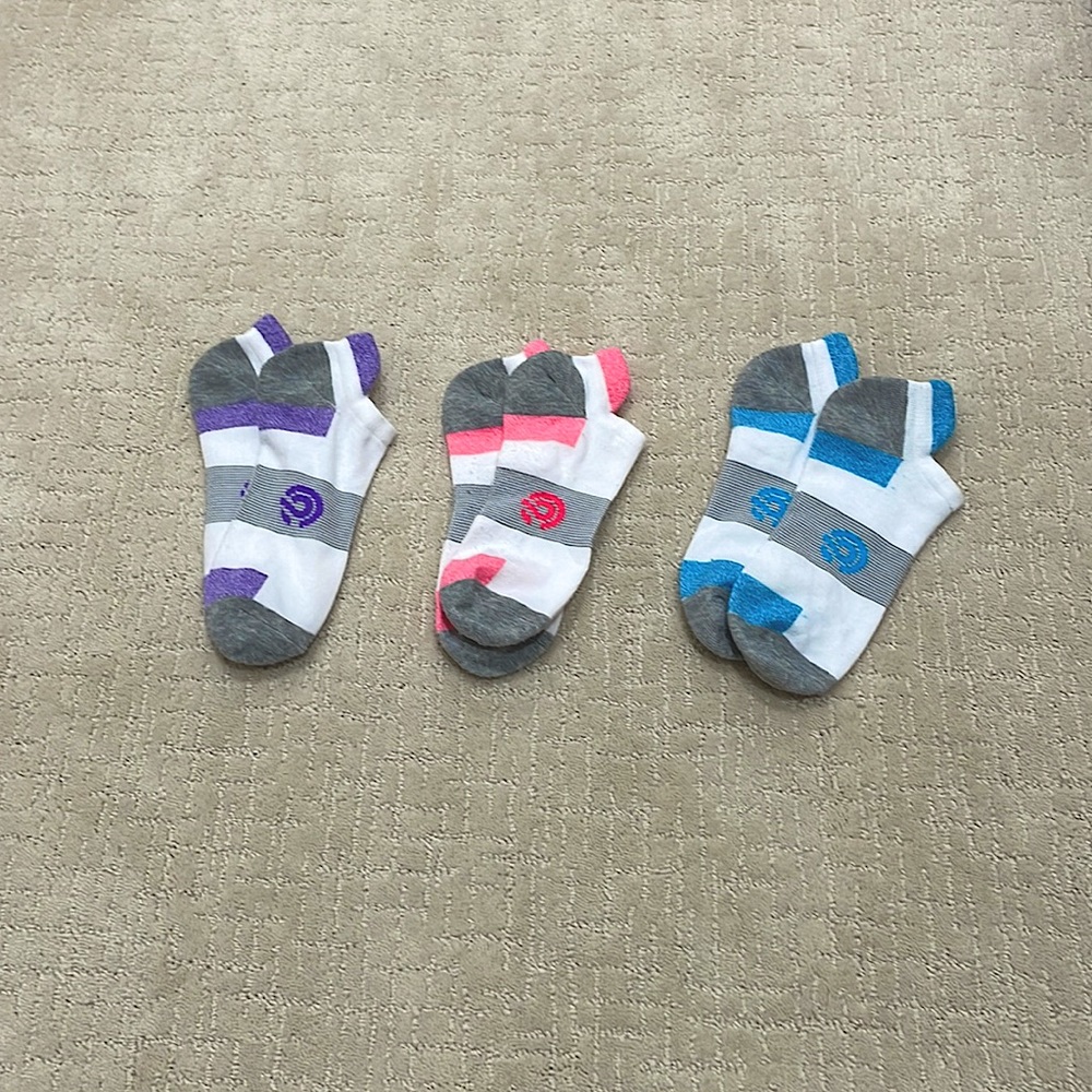 3 pairs of no-show socks